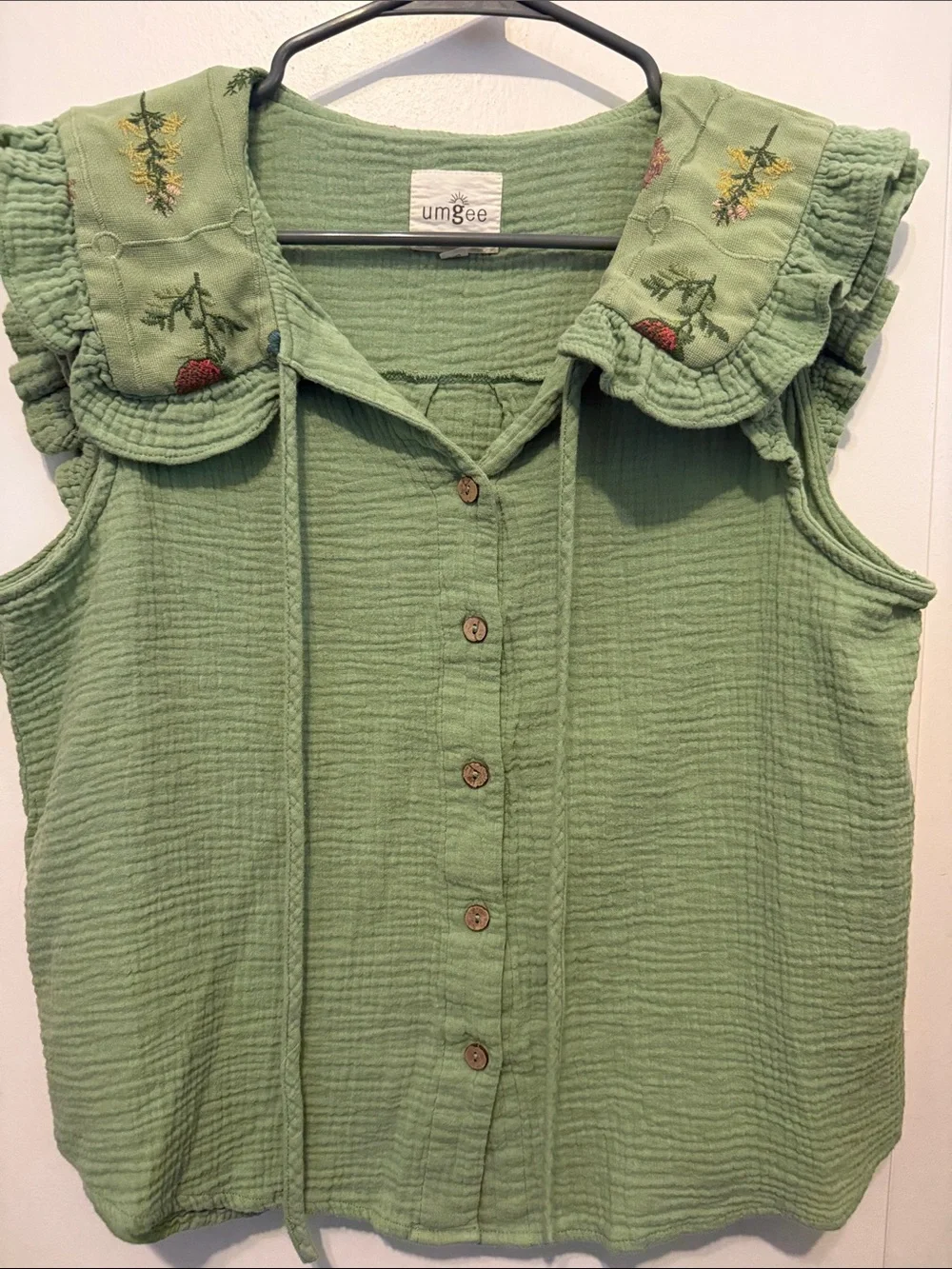 Umgee Sage Green Embroidered Ruffle-Collar Sleeveless Button-Front Top - Picture 1 of 3